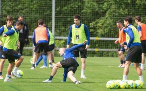 La plantilla txuri-urdin se ejercita en Zubieta.