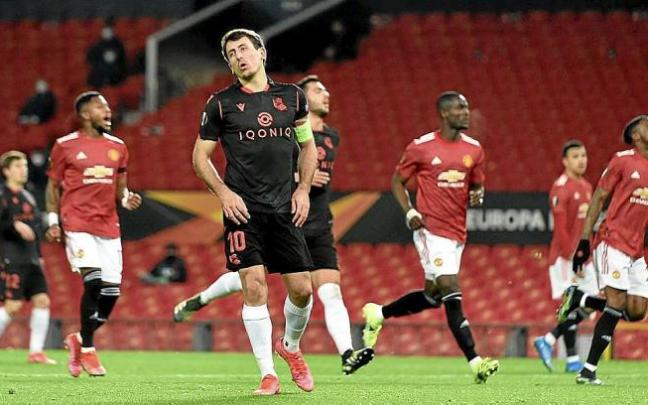 Mikel Oyarzabal lamenta su fallo en el penalti que lanzó en Old Trafford. Foto: Efe Mikel Oyarzabal lamenta su fallo en el penalti que lanzó en Old Trafford. Foto: Efe