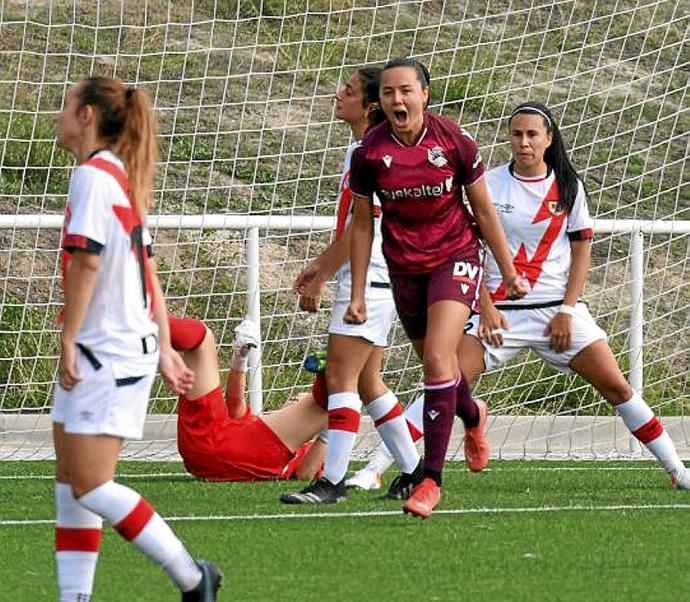 Amaiur celebra uno de sus dos goles, ayer en Vallecas. Foto: La Liga