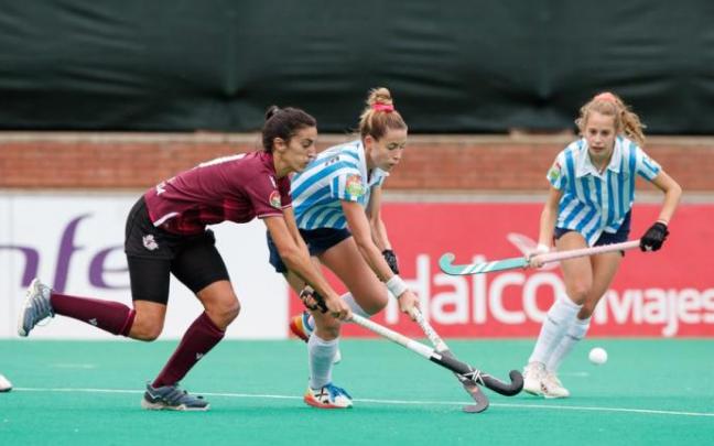 La realista Maider Altuna, ante el Club Egara.