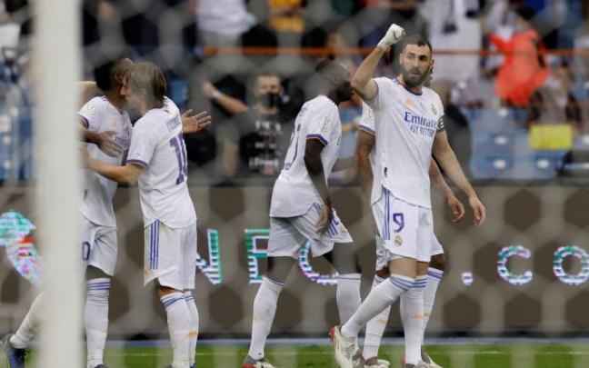 Benzema celebra su gol, que suponía el 2-1. Benzema celebra su gol, que suponía el 2-1.