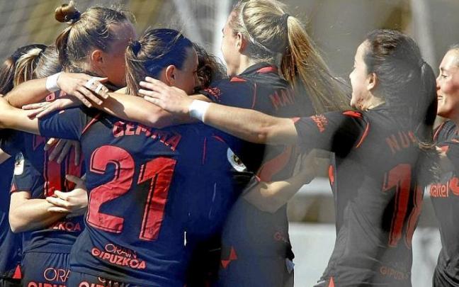 Las jugadoras de la Real celebran un gol en Zubieta. Foto: N.G.