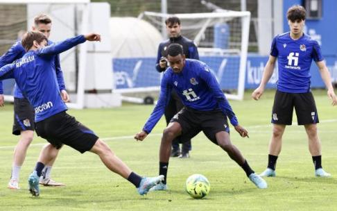 Un lance del entrenamiento de este viernes en Zubieta.