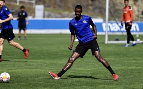 Alexander Isak, durante un entrenamiento en Zubieta.