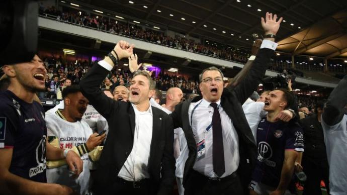 Philippe Montanier celebra el ascenso del Toulouse a la primera división francesa.