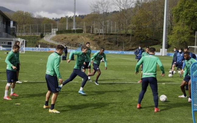 La plantilla de la Real Sociedad, durante un entrenamiento en Zubieta.