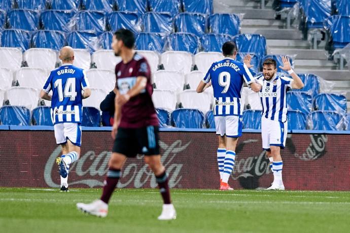 Carlos Fernández felicita a Portu tras el gol que el murciano le hizo al Celta el pasado abril.