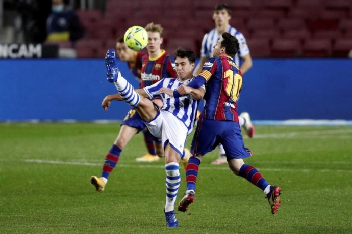 Zubimendi y Messi, durante el partido en Barcelona de la pasada temporada.