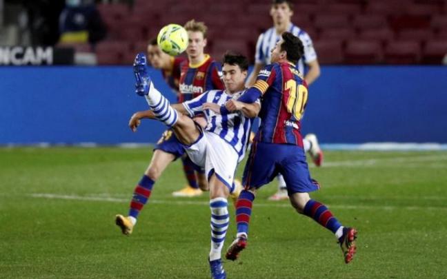 Zubimendi y Messi, durante el partido en Barcelona de la pasada temporada.
