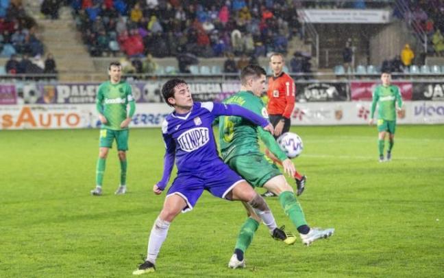 Zubeldia, en un lance del partido de 2019 contra el Becerril.