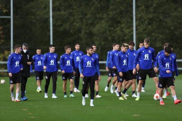 Los jugadores de la Real Sociedad, durante el entrenamiento de este miércoles en Zubieta.