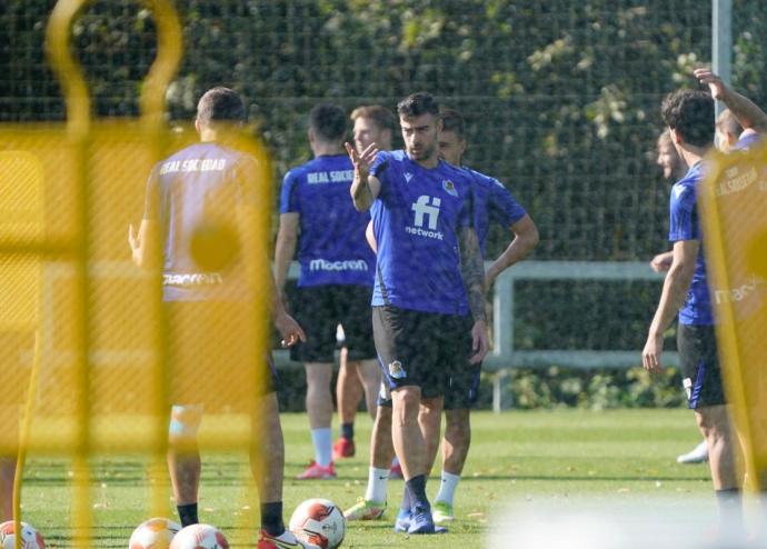 Diego Rico, durante el último entrenamiento de la Real antes de viajar a Graz