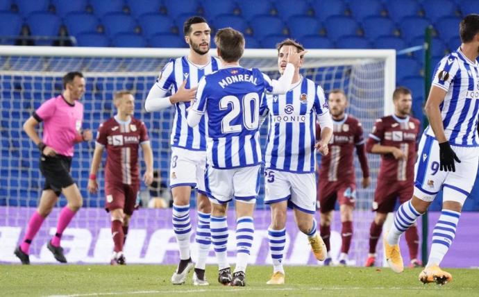 Jugadores de la Real, durante el partido en Anoeta contra el Rijeka, el pasado diciembre.