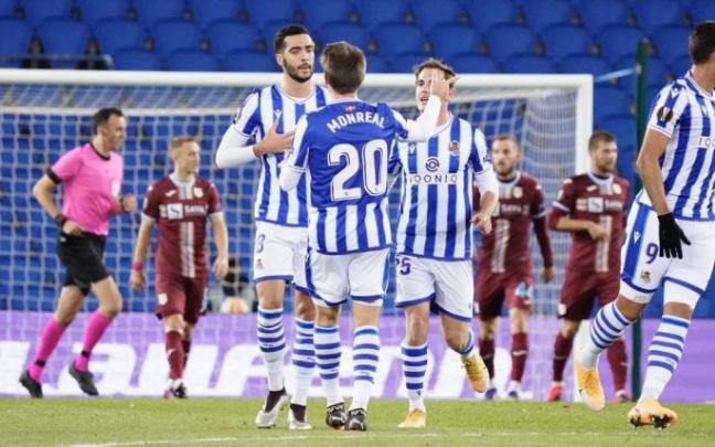 Jugadores de la Real, durante el partido en Anoeta contra el Rijeka, el pasado diciembre.