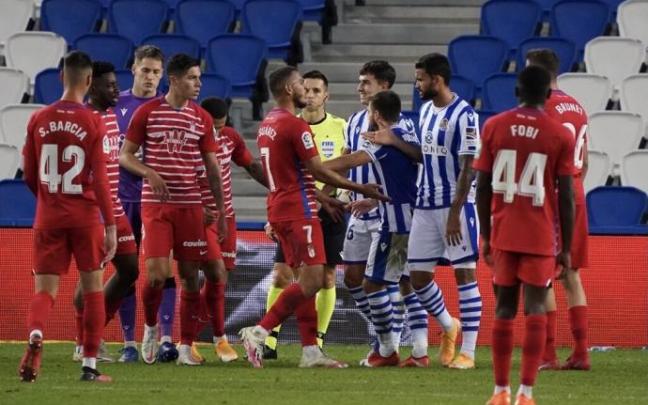 Los futbolistas de la Real celebran el triunfo logrado la pasada temporada contra el Granada.