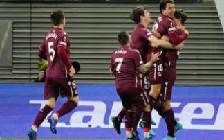 Los jugadores de la Real, en un partido contra el Leipzig Los jugadores de la Real, en un partido contra el Leipzig