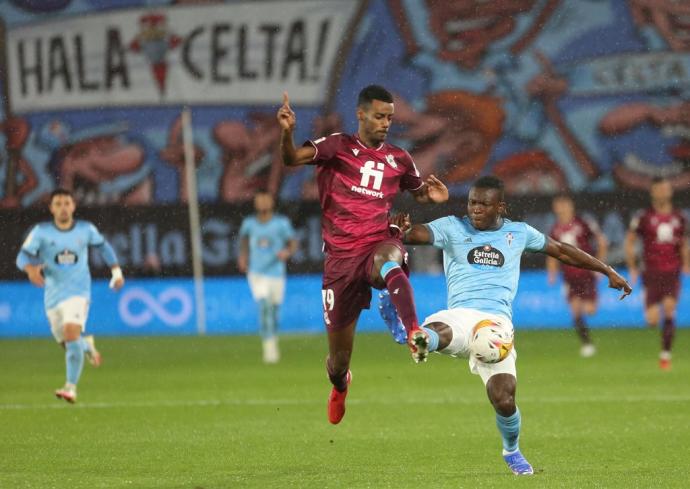 Isak, durante el partido de este jueves en Balaídos.