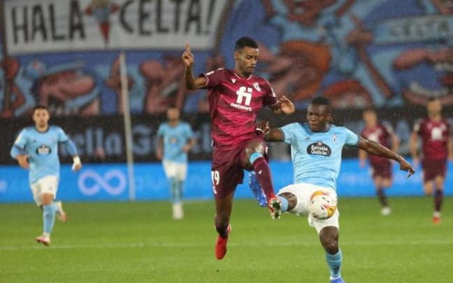 Isak, durante el partido de este jueves en Balaídos.