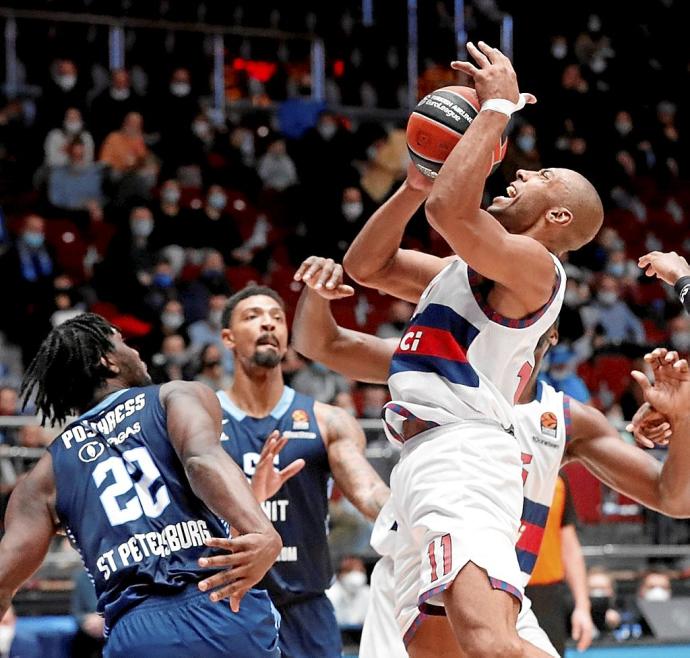 Granger busca una acción muy forzada en presencia de Mickey y Poythress. Foto: Anatoly Maltsev