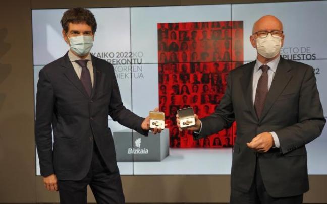 El diputado general, Unai Rementeria, y el de Hacienda, José María Iruarrizaga, al presentar las cuentas de Bizkaia. El diputado general, Unai Rementeria, y el de Hacienda, José María Iruarrizaga, al presentar las cuentas de Bizkaia.