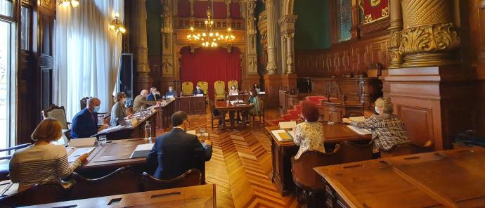 Los miembros del Consejo Territorial de Finanzas de Bizkaia, ayer durante la reunión que mantuvieron en el antiguo salón plenario del Palacio Foral.