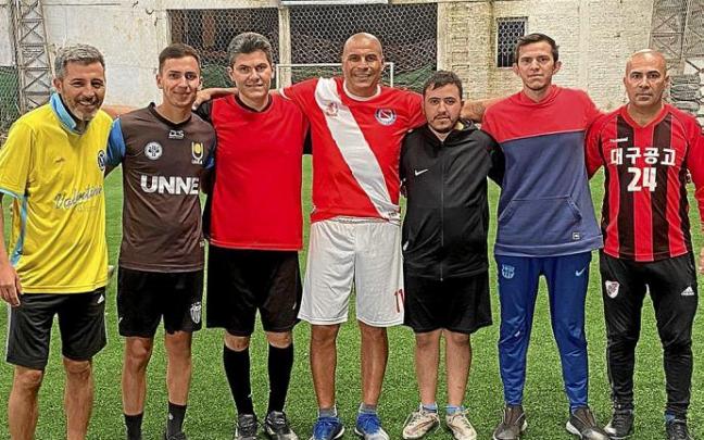 Gómez, justo en el centro de la imagen, con la camiseta de Argentinos Juniors. Foto: N.G. Gómez, justo en el centro de la imagen, con la camiseta de Argentinos Juniors. Foto: N.G.