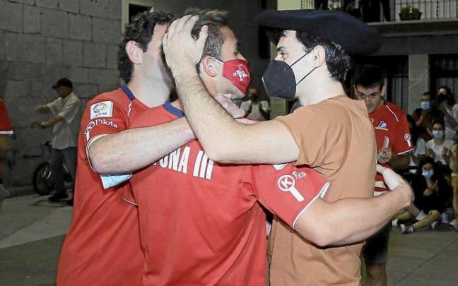 Final Manomanista: un recibimiento digno de un campeón