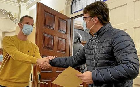 Reconocimiento a Igor Arigita, que salvó a otro vecino tras un accidente en San Adrián Reconocimiento a Igor Arigita, que salvó a otro vecino tras un accidente en San Adrián