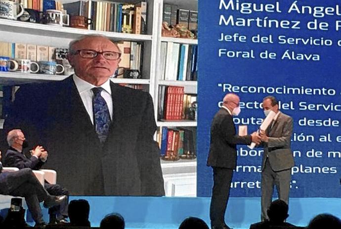 Ortiz de Landaluce recogió ayer la Medalla de Honor. Foto: Cedida
