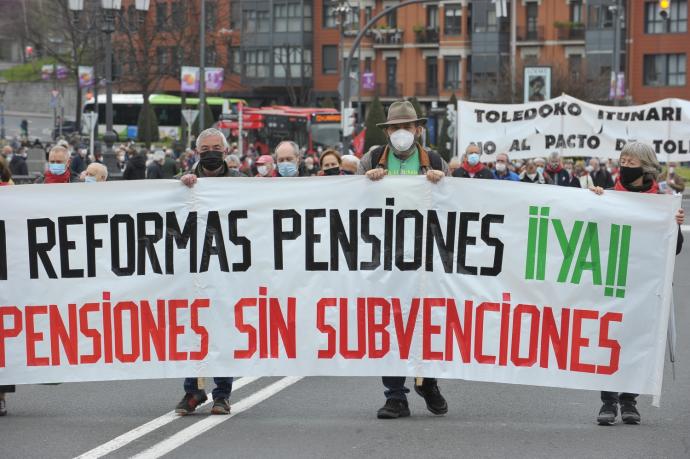 Manifestación en la que pensionistas vascos exigen reformas.