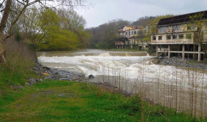 La idea es recuperar para uso peatonal, ciclable y de comunicación el entorno del río.