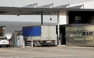 Gasolinera en el polígono industrial de Jundiz. Foto: Josu Chavarri