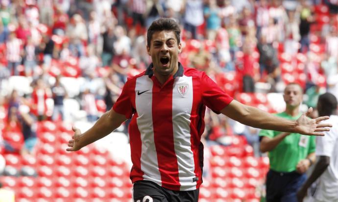 Asier Villalibre festeja el gol que le marcó al Mallorca con el Bilbao Athletic en la temporada 2015-16.