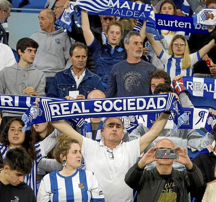 Aficionados de la Real en el último partido de la temporada 2021/22, que tuvo lugar el domingo 22 de mayo ante el Atlético de Madrid.