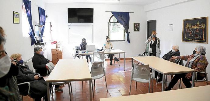 En la imagen, el grupo de mujeres que toman parte en Goizaldiak en el Hogar del Jubilado Guardaplata de Bidebieta.