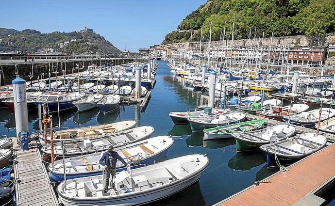 Dársena deportiva del muelle de Donostia.