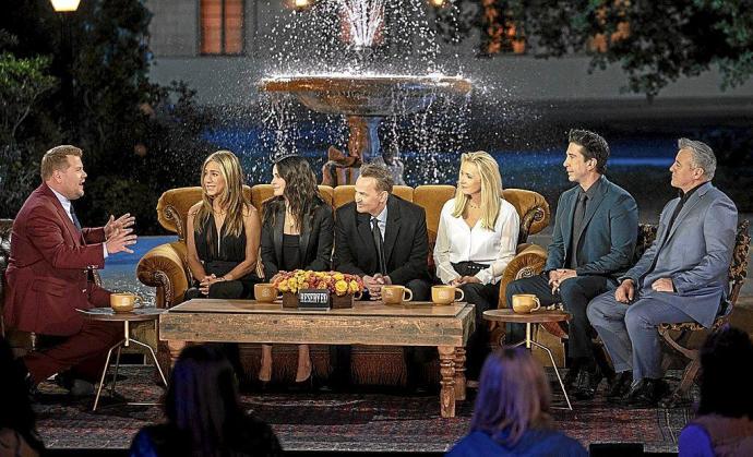 James Corden charla con Jennifer Aniston, Courteney Cox, Matthew Perry, Lisa Kudrow, David Schwimmer y Matt LeBlanc. Fotos: HBO