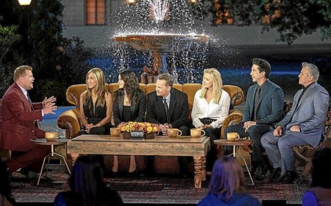 James Corden charla con Jennifer Aniston, Courteney Cox, Matthew Perry, Lisa Kudrow, David Schwimmer y Matt LeBlanc. Fotos: HBO James Corden charla con Jennifer Aniston, Courteney Cox, Matthew Perry, Lisa Kudrow, David Schwimmer y Matt LeBlanc. Fotos: HBO