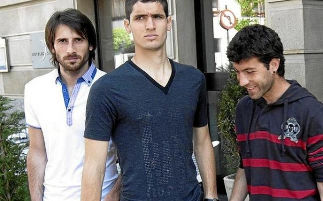 Junto a Iván Malón e Ibon Gutiérrez en la calle.