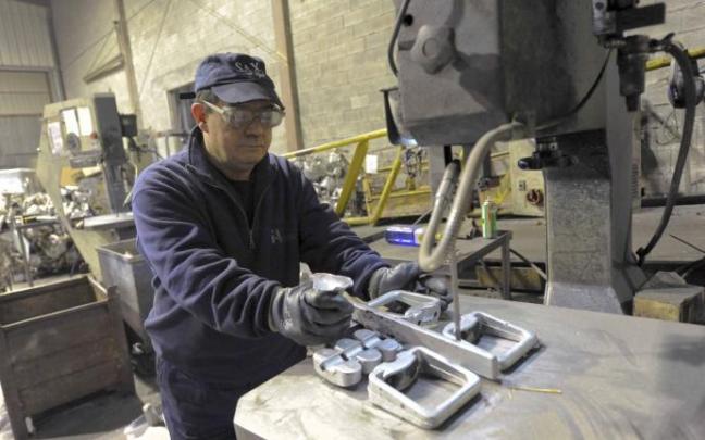 El metal es una de las actividades en las que los trabajadores se retiran con más antelación. El metal es una de las actividades en las que los trabajadores se retiran con más antelación.