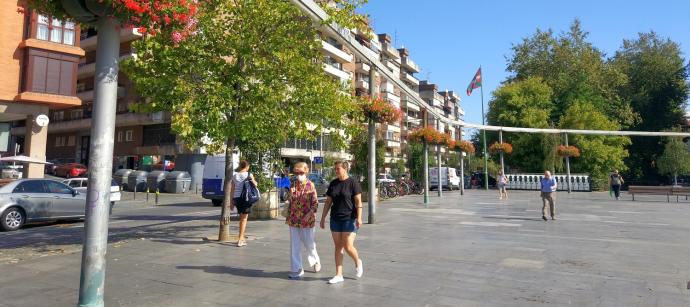 Imagen actual de una parte de la plaza de la Estación de Las Arenas, una zona muy transitada y utilizada por los getxotarras.