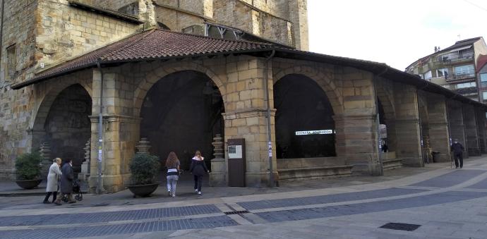 La propuesta de presupuestos para 2022 recoge la renovación del pórtico de Santa María.
