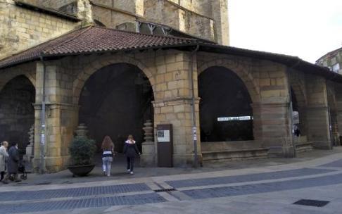 La propuesta de presupuestos para 2022 recoge la renovación del pórtico de Santa María.