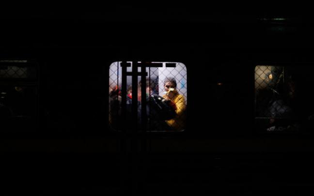 A lo largo de la noche los refugiados han continuado cruzando la frontera con Polonia