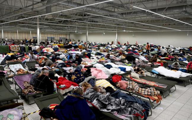 ACNUR calcula que hasta 4 millones de ucranianos podrían abandonar su país huyendo de la guerra