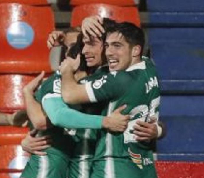 Celebración del gol de Javi Ros contra el Lugo.