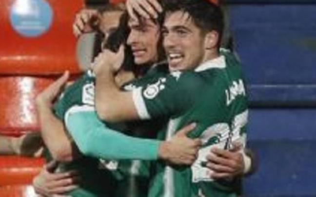 Celebración del gol de Javi Ros contra el Lugo.