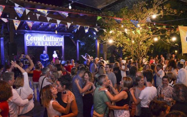 Gente bailando en una fiesta anterior a la pandemia en una imagen de archivo. Gente bailando en una fiesta anterior a la pandemia en una imagen de archivo.
