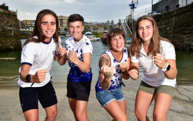 Eztizen Duque, Andrea Astudillo, Marcia Larrea y Laura Jaramillo posan en el puerto de Donostia tras ganar la bandera de La Concha. Eztizen Duque, Andrea Astudillo, Marcia Larrea y Laura Jaramillo posan en el puerto de Donostia tras ganar la bandera de La Concha.