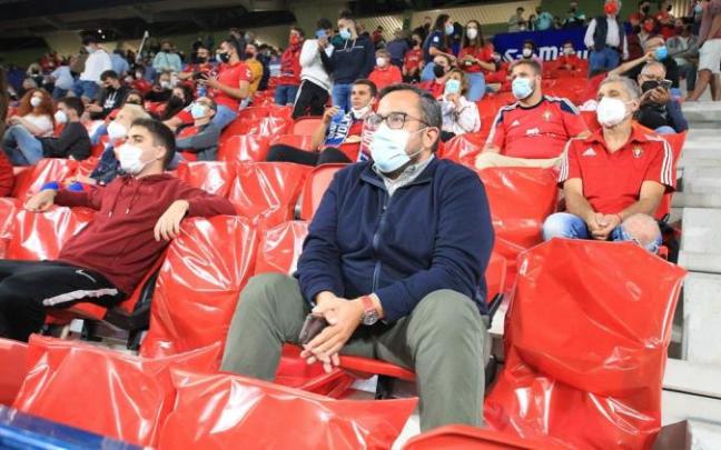 El vicepresidente Remírez, el lunes en El Sadar disfrutando del partido entre Osasuna y Celta.